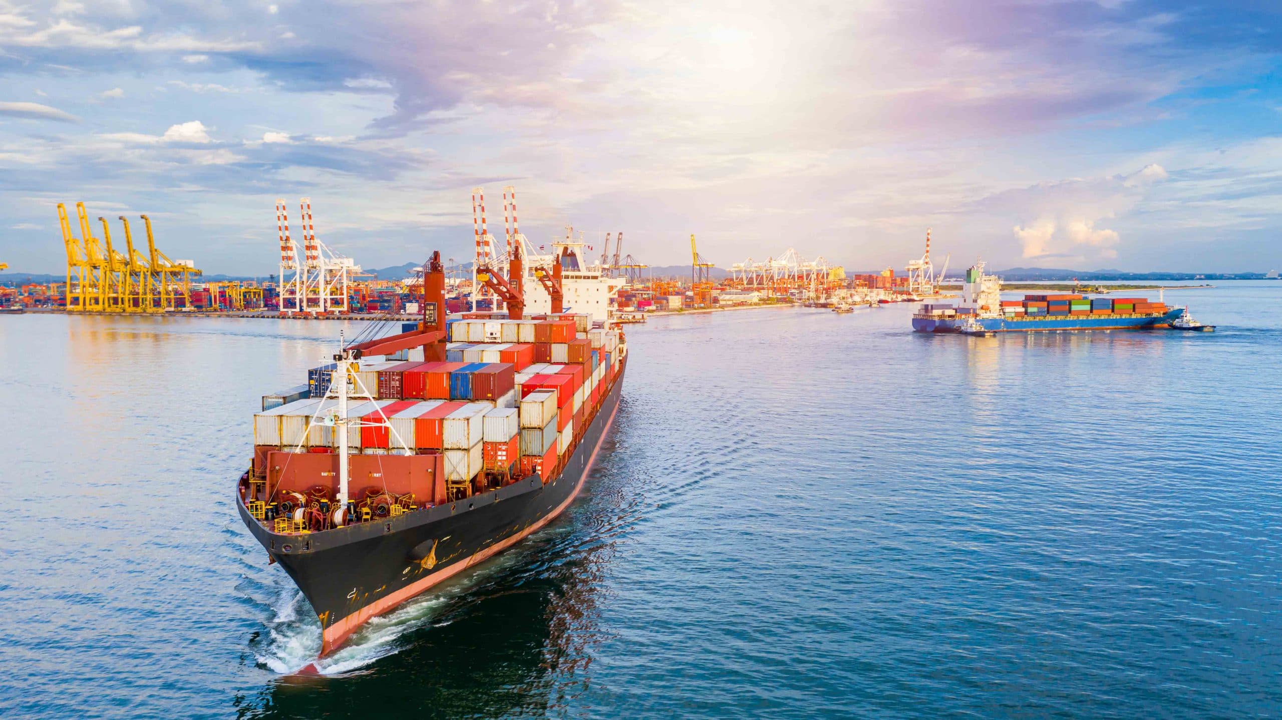 Licensed Custom Broker - Professional logistics and shipping services
